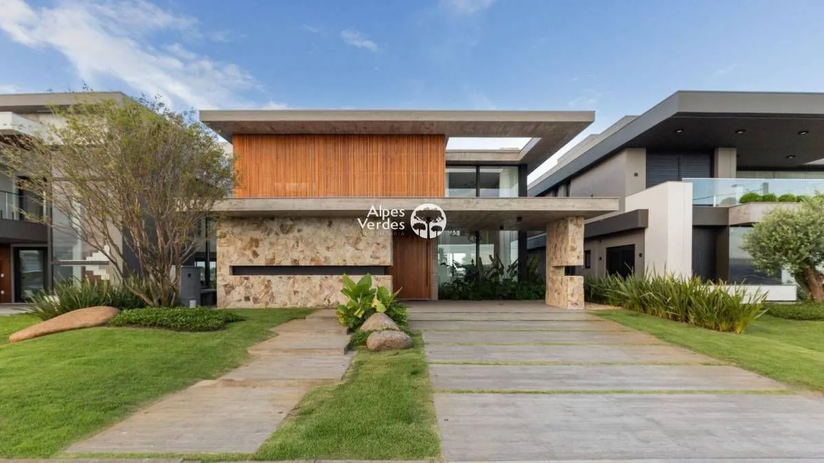Imagem Vende-se casa prox ao centro de Xangri-lá - 6 Quartos- Valor R$7.950.000,00