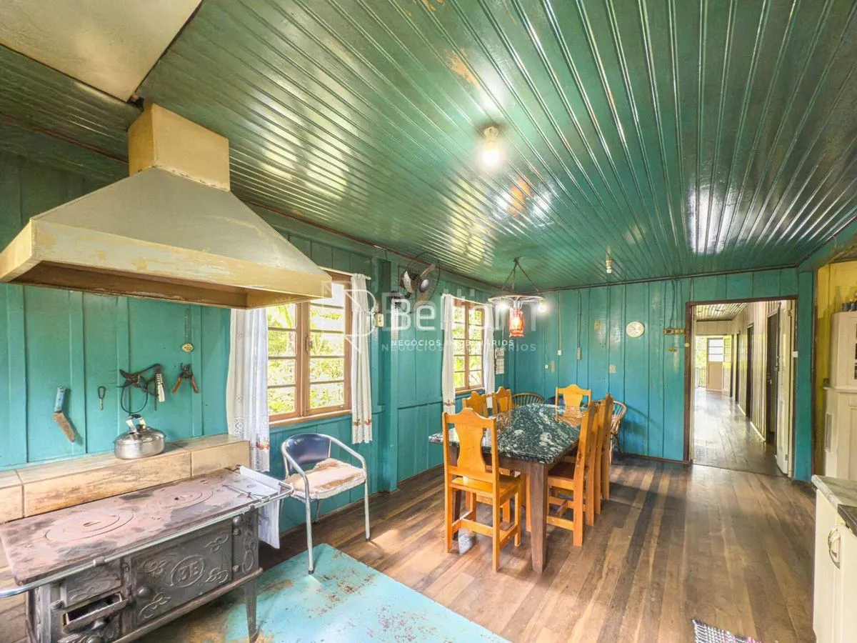 Imagem Sítio com casa em madeira de lei e riqueza em água em Rio dos Cedros