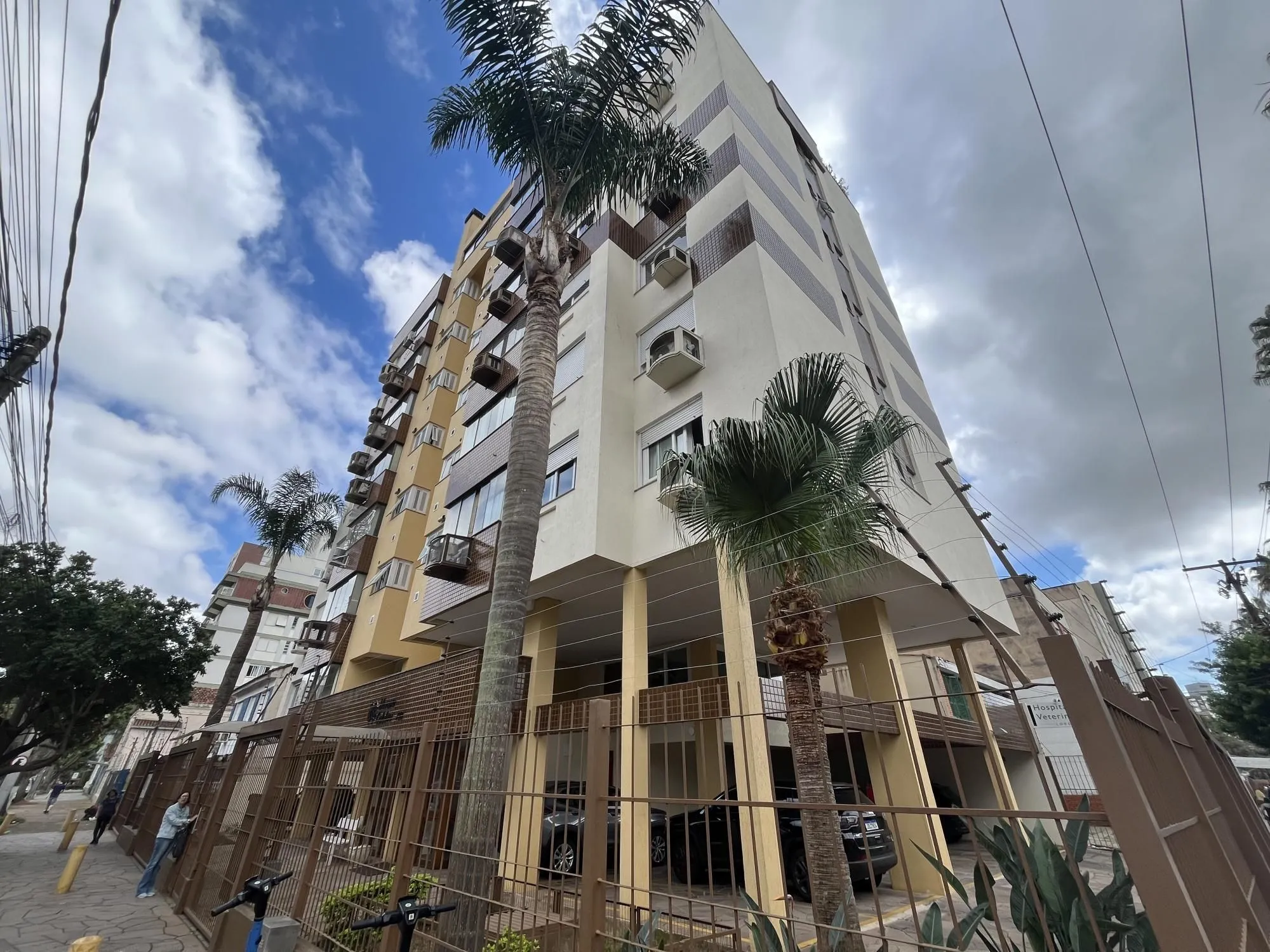 Imagem Apartamento de dois quartos, suíte e uma vaga de garagem no bairro Menino Deus