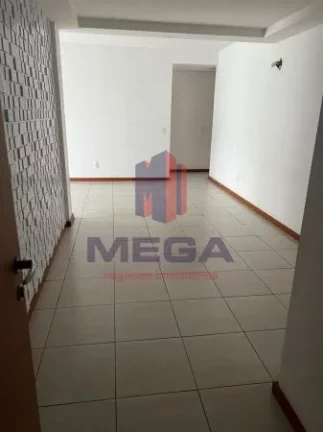 Imagem Excelente apartamento na segunda quadra do mar de Itapuã, 3 Quartos sendo 1 suíte c/ varanda, 2 vaga