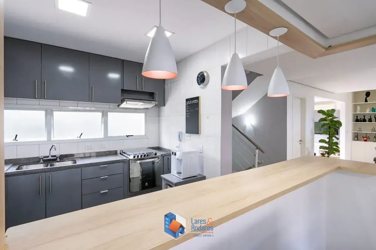 Imagem Casa no condomínio New England Condominium para venda e locação com 4 quartos, sendo 2 suítes, 292m²