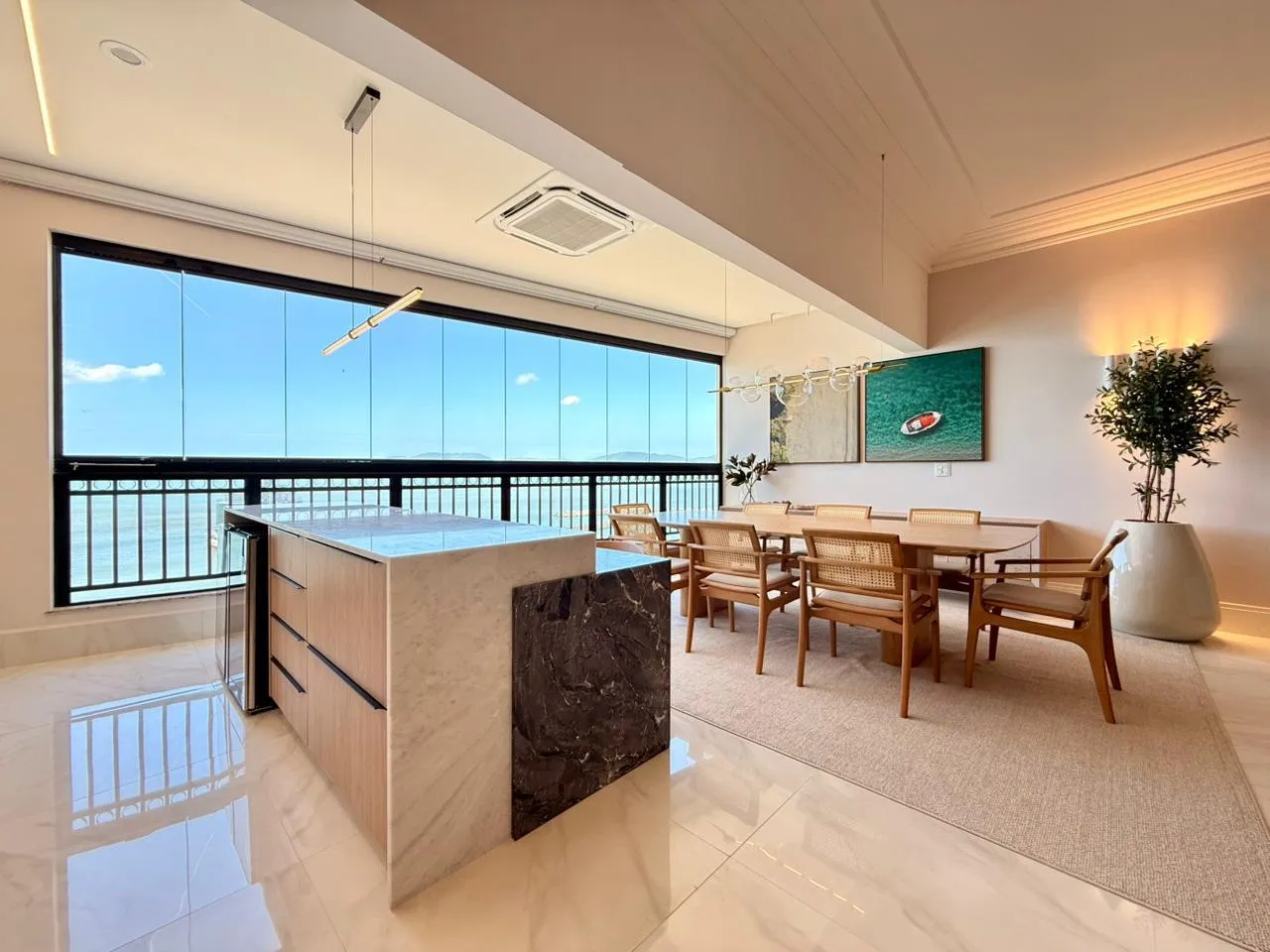 Imagem Apartamento com vista para o mar à venda com 200m2 por R$ 9.980.000,00