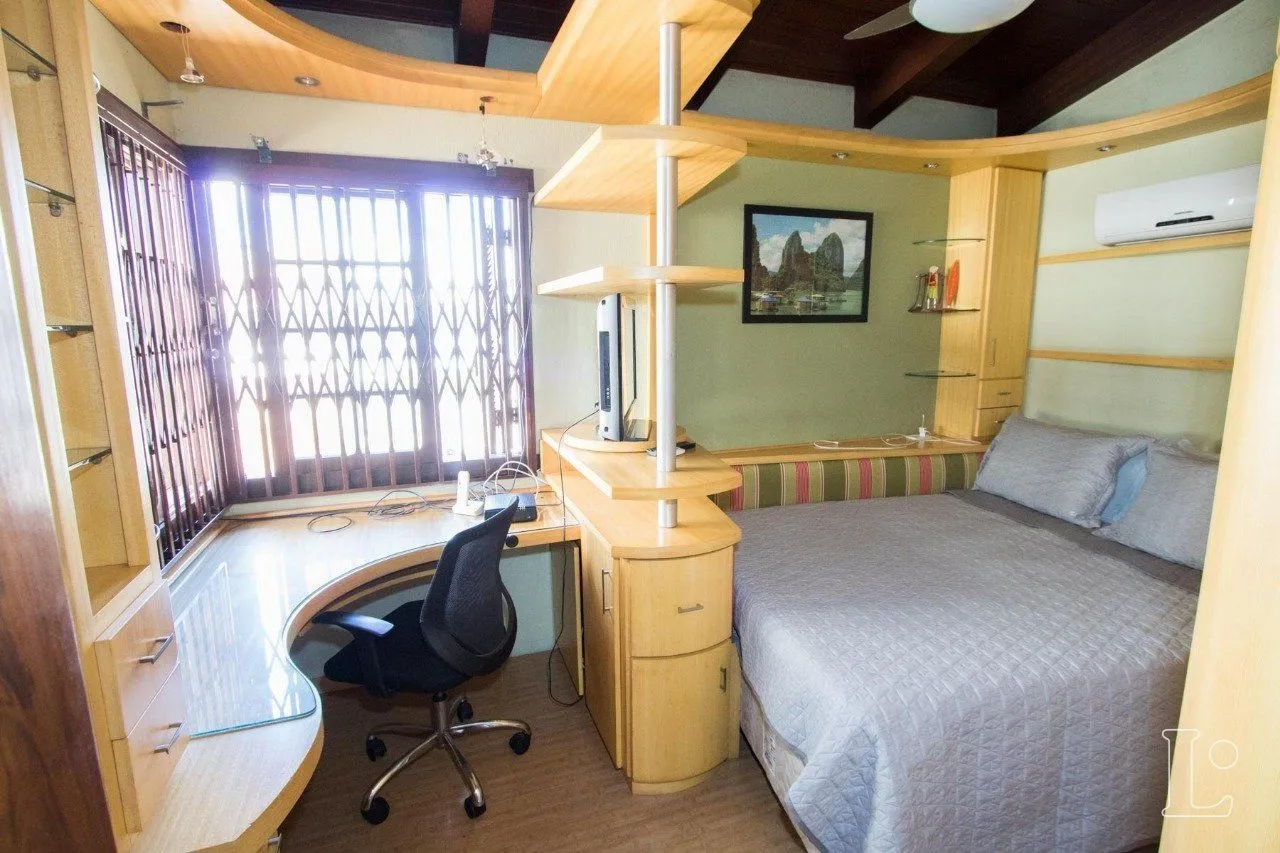 Imagem Casa para Venda - 238.68m², 4 dormitórios, sendo 1 suites, 4 vagas - Ipanema