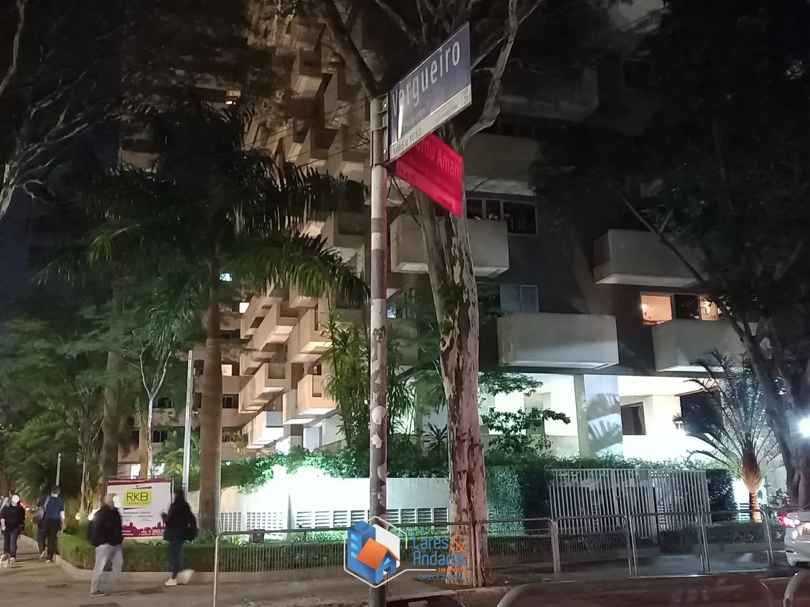 Imagem SALA À VENDA, COM 37M² 2 SALAS + RECEPÇÃO, 2 BANHEIROS, COM SACADA E VISTA DO NONO ANDAR, COM 1 VAGA EM FRENTE A ESTAÇÃO PARAISO DO METRÔ - VILA MARIANA