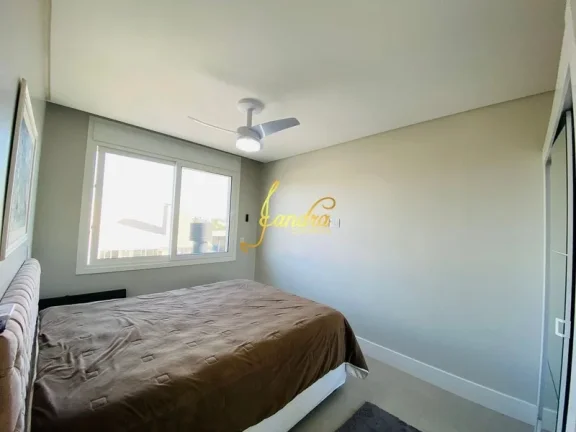 Imagem Lindo sobrado em condomínio fechado com piscina com 05 suítes