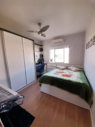 Imagem Magnífico Imóvel em Garopaba-SC: Casa e 2 Aptos, Vista para o Mar, 310m², Próx. à Praia.