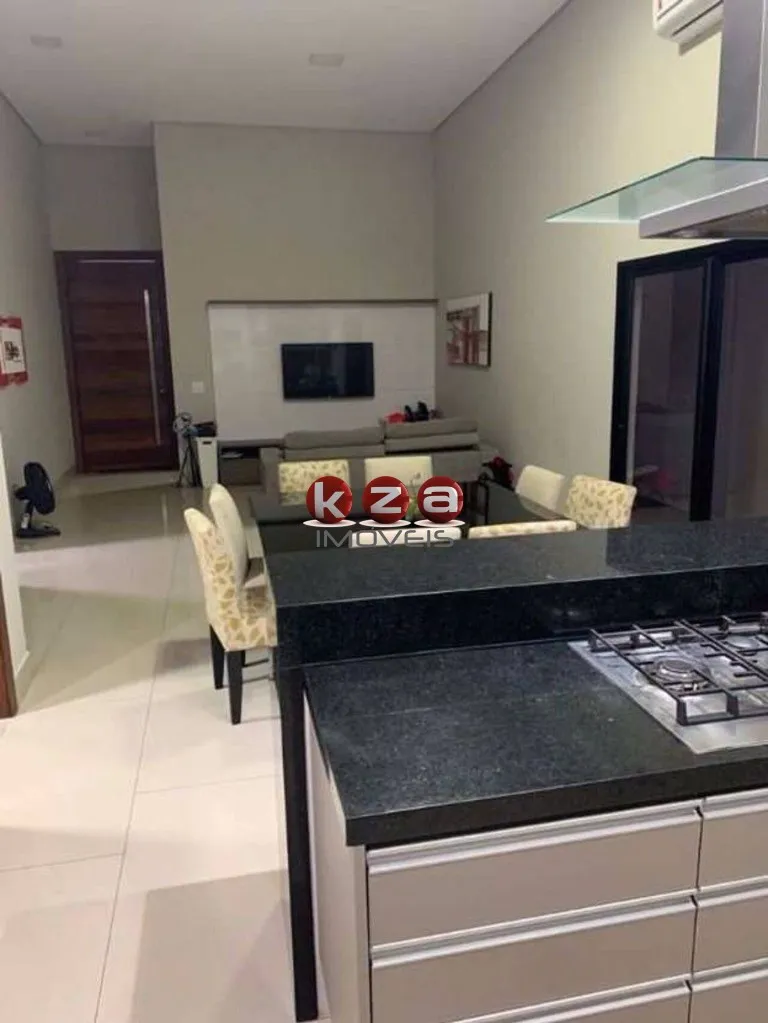 Imagem Casa para venda no Condomínio Portal do Jequitibá em Valinhos-SP: 3 quartos, 3 suítes, 1 sala, 4 banheiros, 2 vagas de garagem, 180 m².
