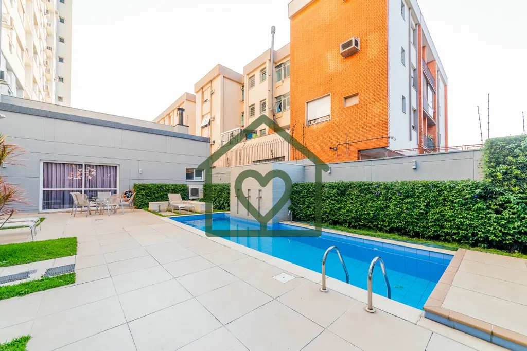 Imagem Apartamento à venda no bairro Azenha, totalmente mobiliado, com 56 m2 de área privativa em andar i...