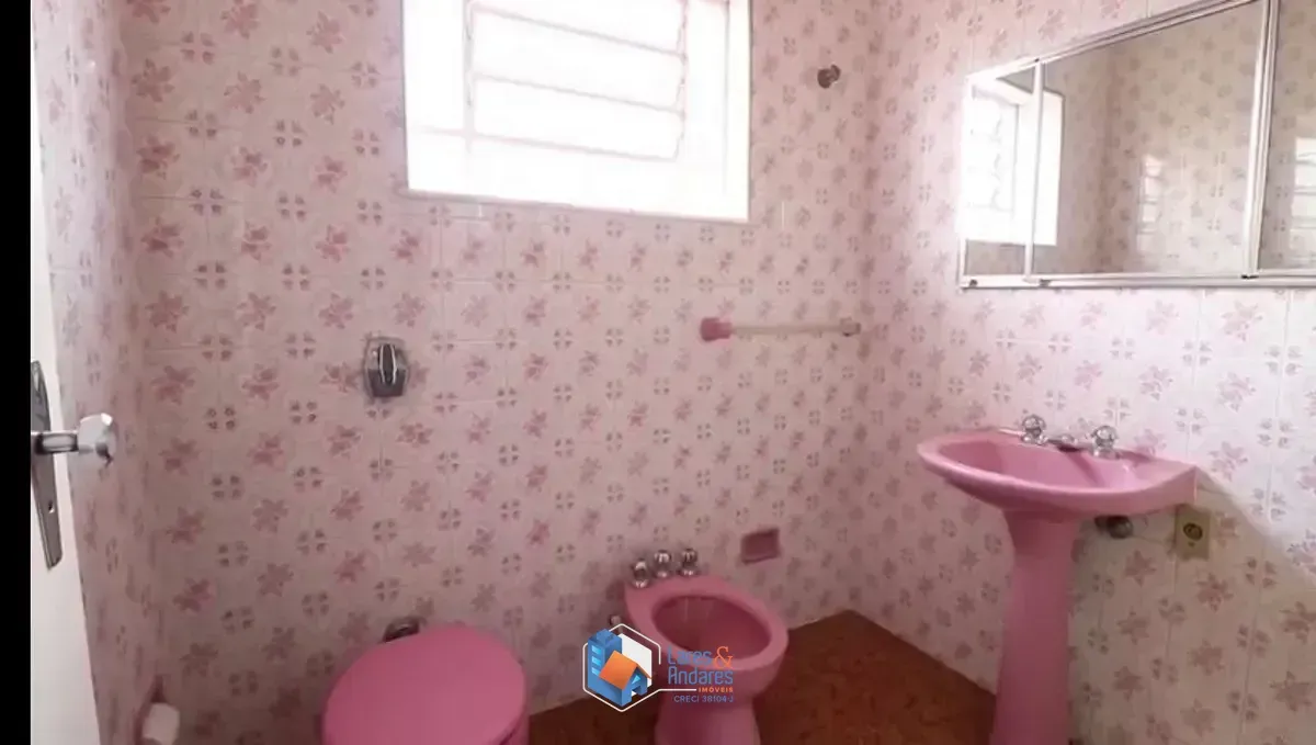 Imagem Casa para venda em Parque Peruche com 4 quartos, sendo 1 suíte, 228m²