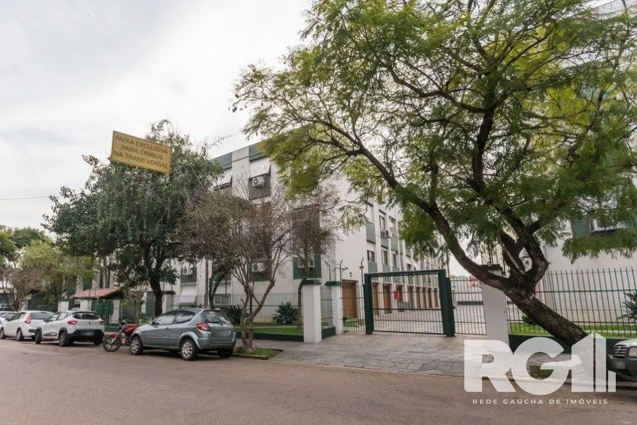 Imagem Amplo apartamento com 92m² privativos e 3 dormitórios, próximo a Sicredi na Av. Assis Brasil.