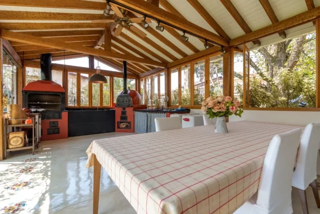 Imagem Imponente Casa de Luxo: 4 quartos, 4 suítes, 5 banheiros, 6 vagas, 1.120m² - Condomínio Morada dos Pássaros, Barueri-SP.