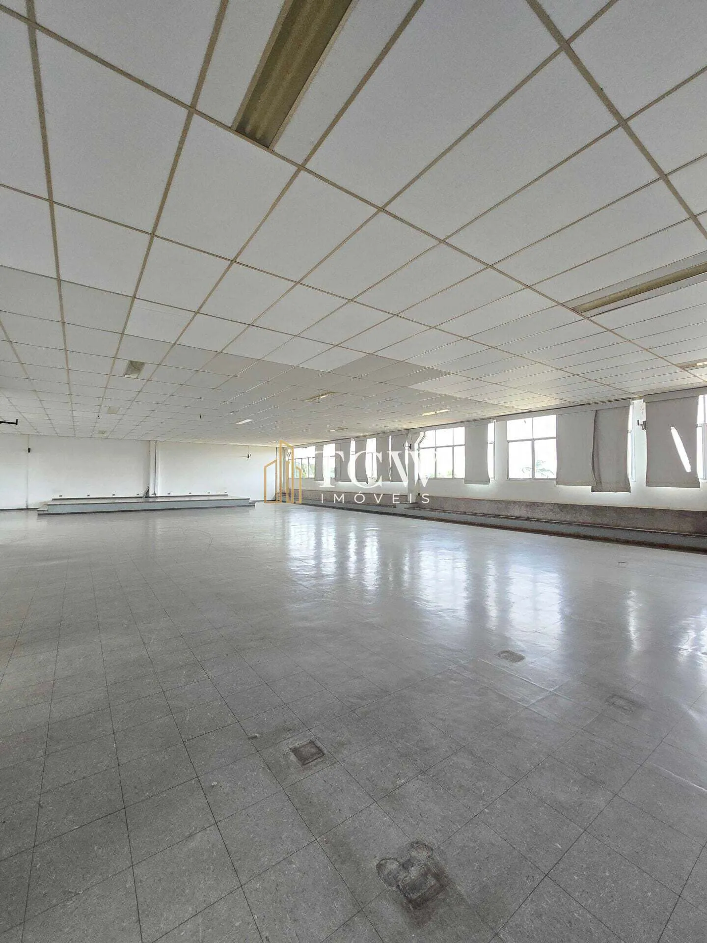Imagem Galpão Logístico e Industrial com 22 docas para Locação em Suzano/SP | 13.320 m2