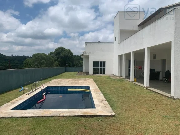 Imagem Casa à Venda na Cidade de com 4 Quartos, 2 Suítes e 6 Vagas de Garagem - Imperdível!