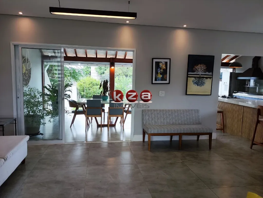 Imagem Imperdível! LInda Casa em condomínio na cidade de Valinhos-SP, : 3 quartos, 1 suíte, 2 salas, 2 banheiros, 2 vagas de garagem, 210m².