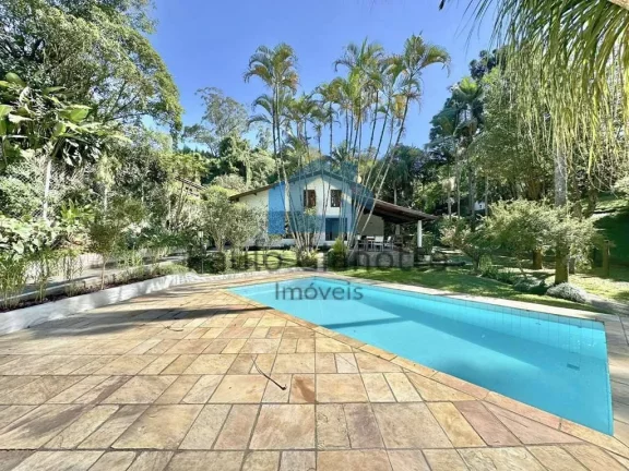 Foto do imóvel Linda Casa Avaranda à venda na Granja Viana em Rua Carambola