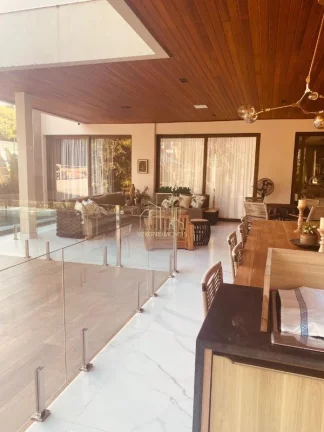 Imagem Casa Alto Padrão à Venda em Alphaville Salvador I | 5 Suítes | Porteira Fechada | Área Gourmet | Piscina