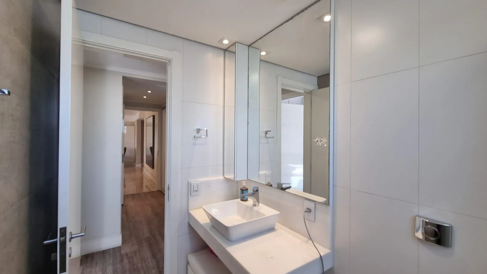 Imagem Apartamento 3 dormitórios com dependência, 127m privativos, duas vagas individuais no Bairro Higienópolis