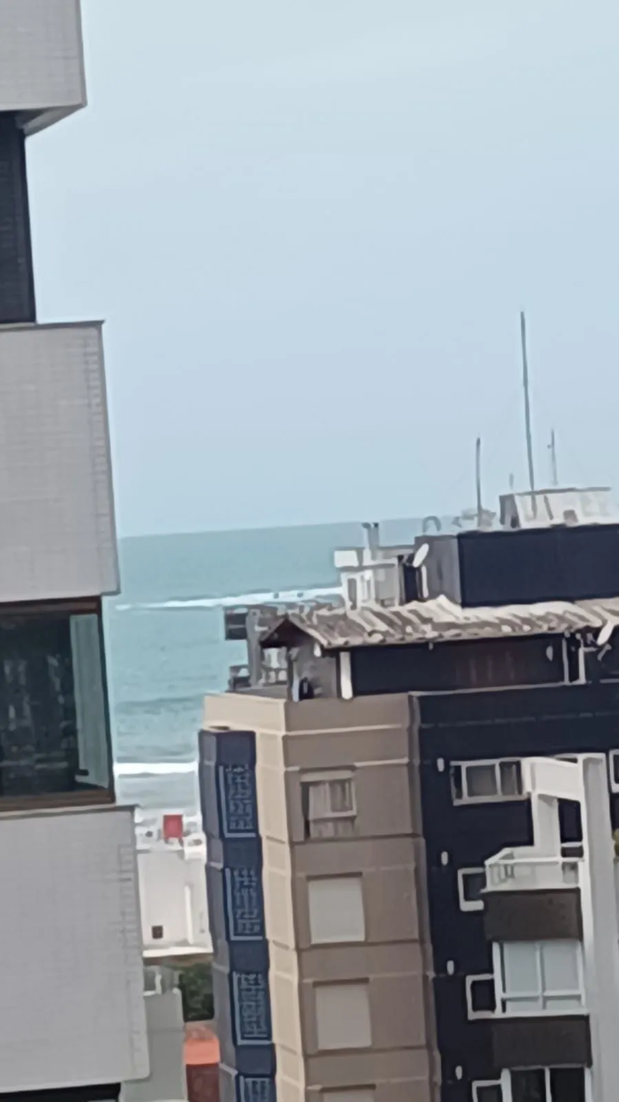 Imagem Apartamento com 03 Quartos (01 suíte) e 02 vagas na Praia de Torres RS