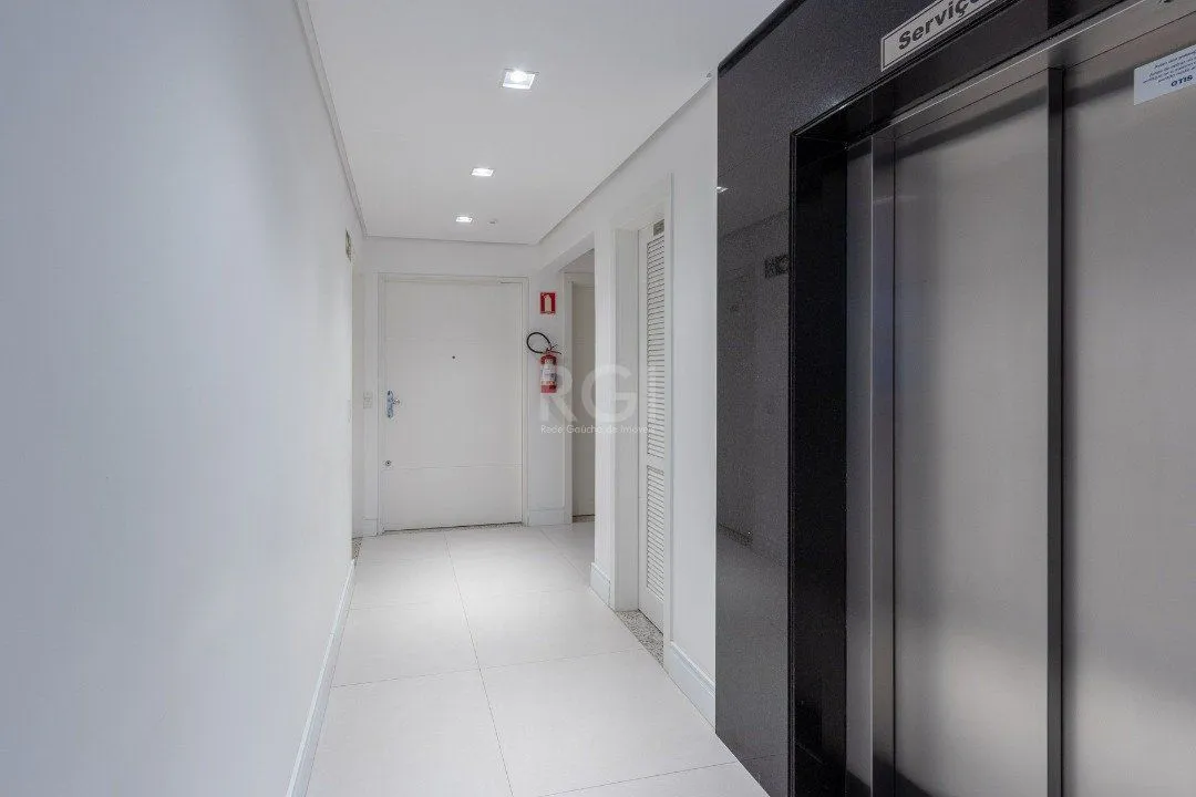Imagem **Apartamento de 3 Quartos com 2 Suítes e 2 Vagas de Garagem na Tristeza, Porto Alegre, RS**