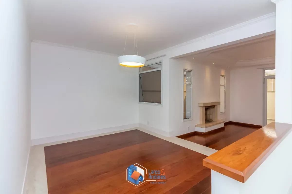 Imagem Casa no condomínio Condomínio Stephanie para venda com 4 quartos, sendo 2 suítes, 315m²