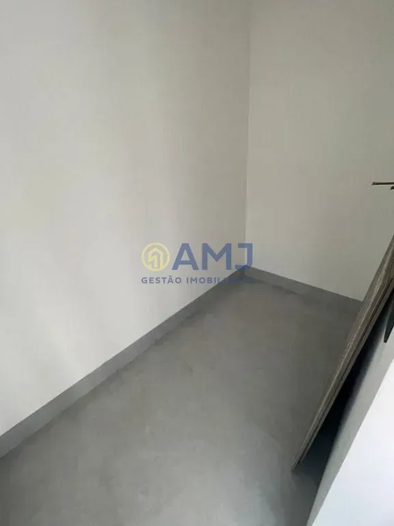 Imagem Casa térrea à venda no Jardins Capri | Lote de esquina com 4 suítes, piscina e alto padrão em Goiânia