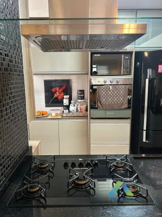 Imagem PORTEIRA FECHADA - Apto em 75m² com 2 dormitórios, 1 suíte, 1 varanda gourmet recém reformado e moderno, pronto para morar com 2 vagas de garagem fixas e cobertas..