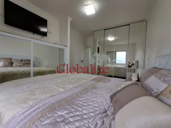 Imagem Apartamento à venda com 195m², 3 quartos, 1 suíte, closet, frente Mar por R$2.200,00 na Ponta da Praia em Santos