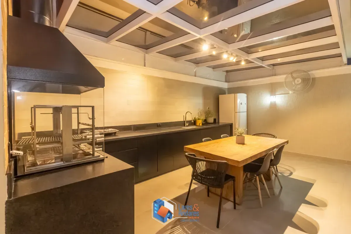 Imagem Sobrado para venda em Santa Teresinha com 3 quartos, sendo 3 suítes, 185m²