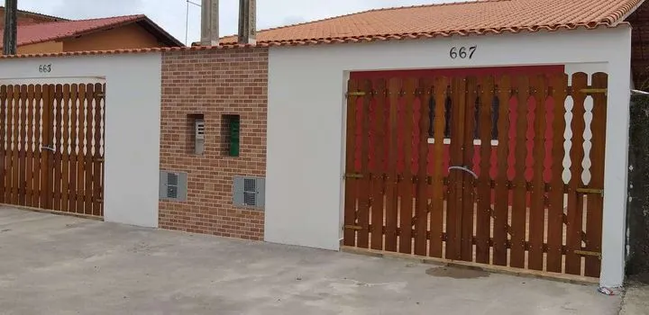 Imagem Casa com 2 Quartos à Venda, 70 m² em Itanhaém