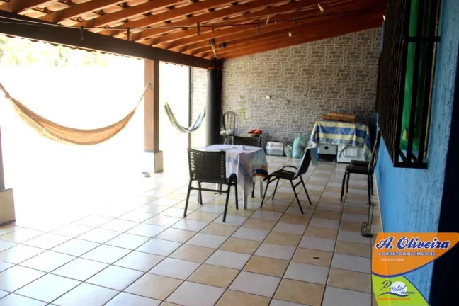 Imagem Casa com 02 dormitórios - 400 metros da praia.