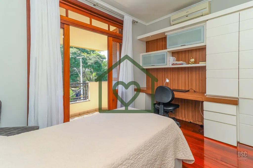 Imagem Viva com Exclusividade em Ipanema: Casa Completa com Piscina, Sacadas e Ambientes Amplos

Esta resid...