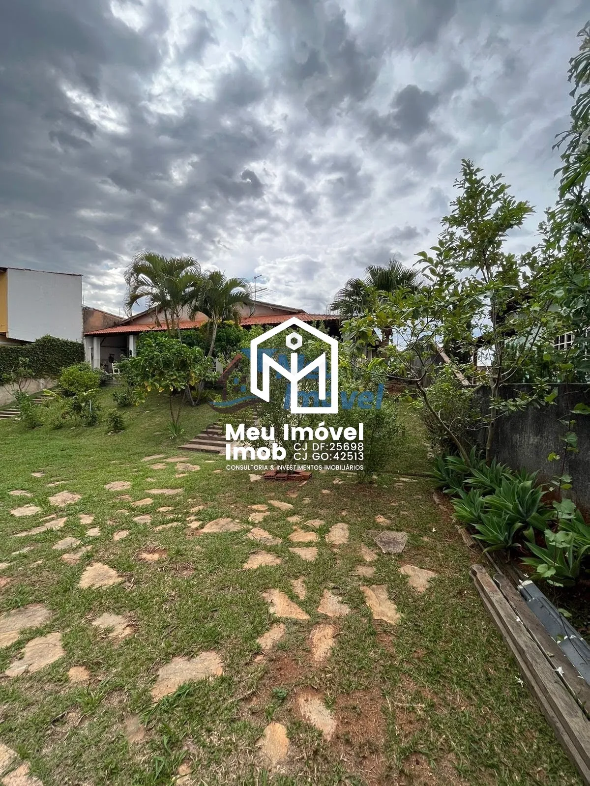 Imagem Casa 3 Quartos 2 Suítes 8 Vagas 800m² 100% Laje Escriturado