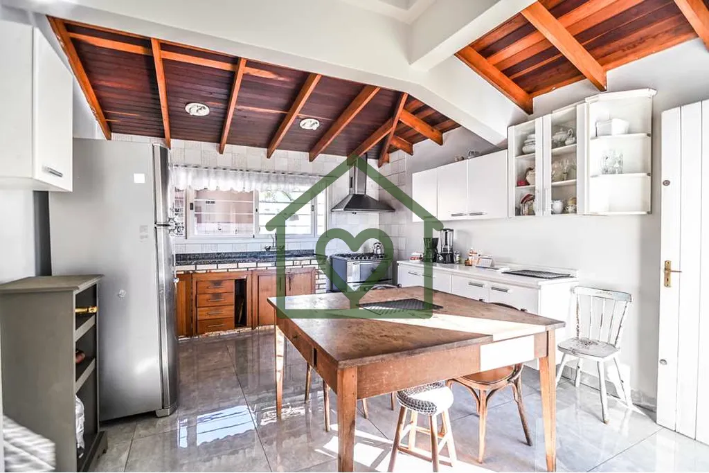 Imagem Esta casa ampla de 150m² está muito bem distribuída e oferece três dormitórios confortáveis. A...