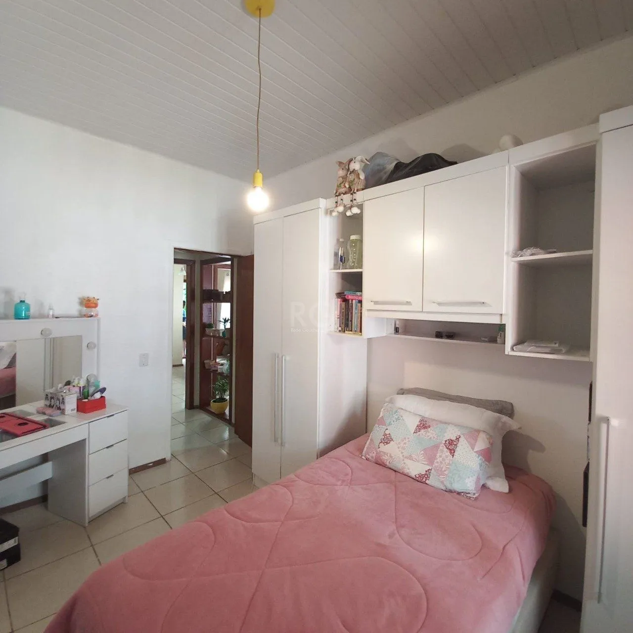 Imagem 2 Casa com 4 quartos, 2 vagas de garagem, no bairro Belém Novo, Porto Alegre/RS
