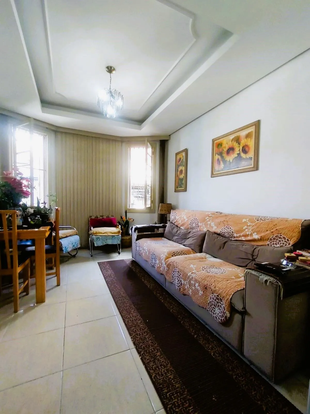 Apartamento 2 dormitórios semimobiliado próximo do Colégio Rosário