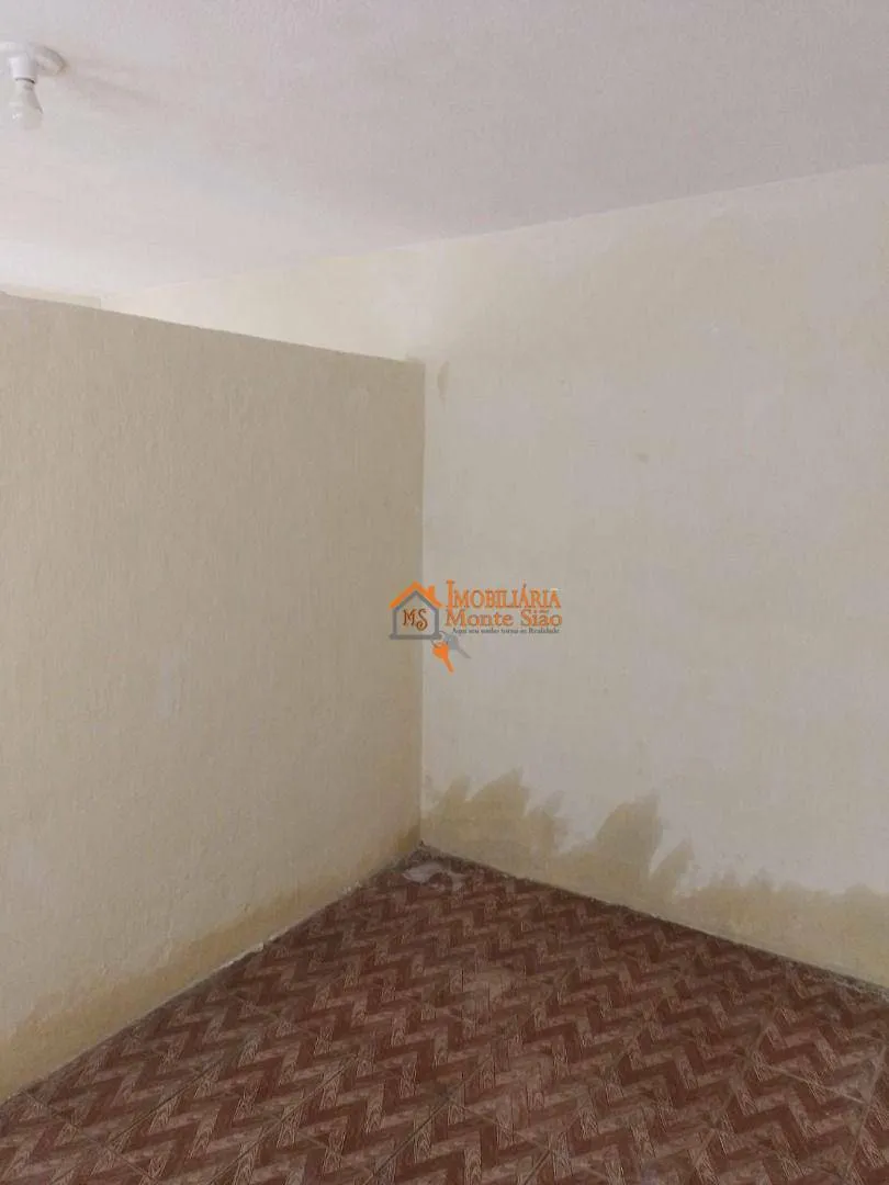 Imagem Sobrado com 4 dormitórios à venda, 200 m² por R$ 426.000,00 - Cidade Soberana - Guarulhos/SP