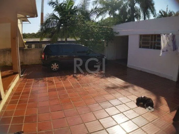 Imagem Casa para Venda - 252m², 3 dormitórios, 2 vagas - Belém Novo