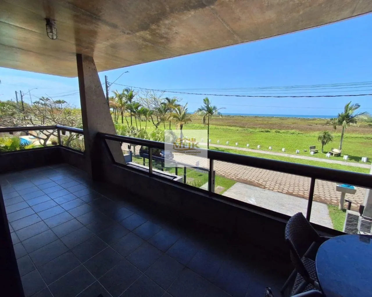 Imagem Imperdível! Casa beira mar com 4 suítes no Atami Norte, Pontal do Paraná-PR - 297m² - 2 vagas - Agende sua visita!