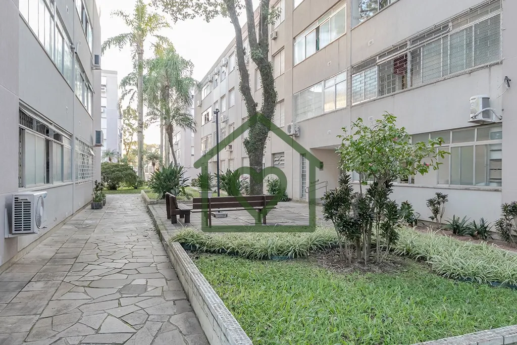 Imagem Descubra a oportunidade perfeita para investir no seu novo lar em Porto Alegre! Este aconchegante ap...