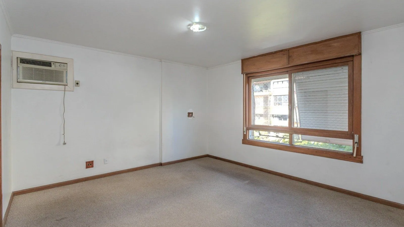 Imagem Apartamento semimobiliado de 140 m² privativos no bairro Mont'Serrat