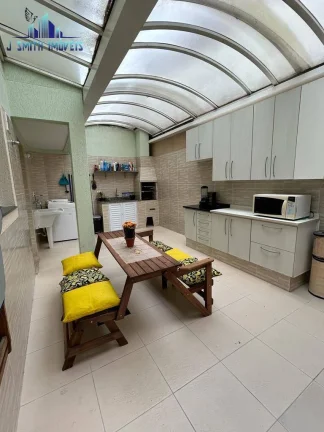 Imagem CASA LINDA, ÓTIMO ACABAMENTO. ÁRMÁRIOS TOP. CONDOMÍNIO COM LAZER DE CLUBE.