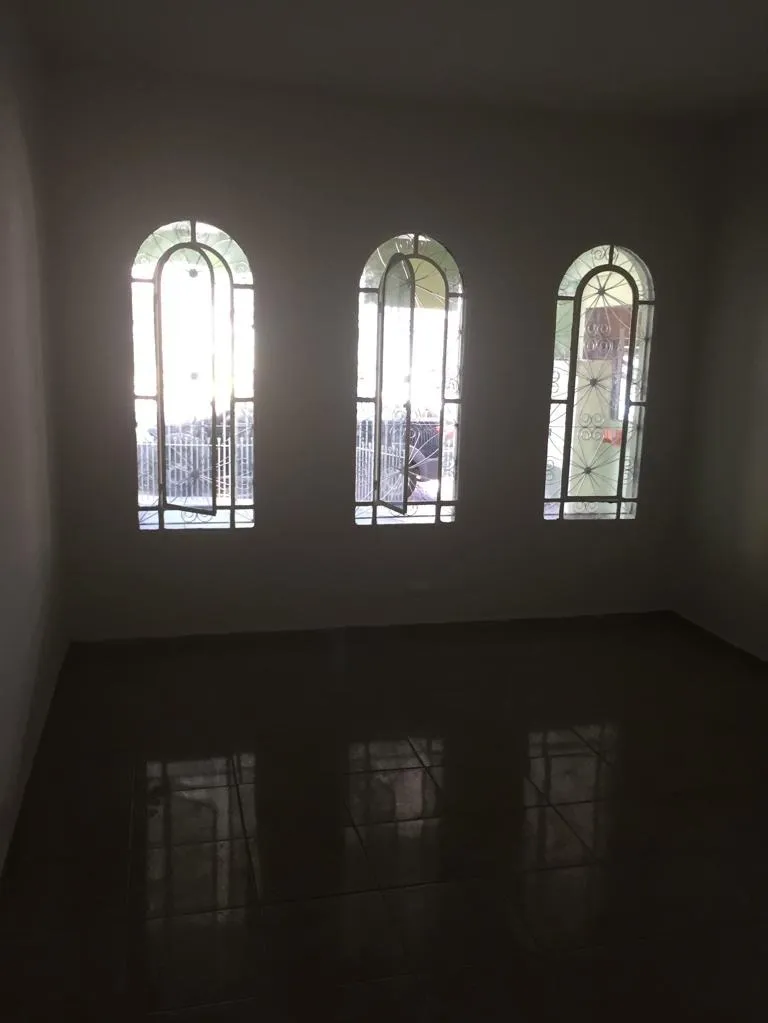Imagem Imperdível! Casa à venda em São Paulo-SP, Parque Casa de Pedra, 3 quartos, 2 banheiros, 2 vagas, 125m². Venha conferir!