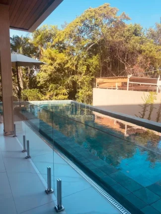 Foto do imóvel Casa Alto Padrão à Venda em Alphaville Salvador I | 5 Suítes | Porteira Fechada | Área Gourmet | Piscina