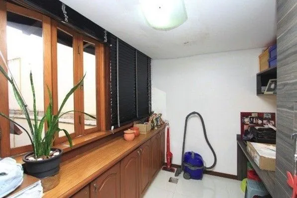 Imagem Casa sobrado em Condomínio com 4 pisos de 3 dormitórios sendo 3 suítes para venda na Av. Lucas de Oliveira no bairro Bela Vista em Porto Alegre/RS.