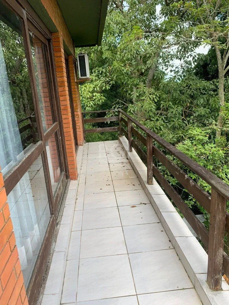 Imagem Terreno de 5.280 m², com 3 casas, no bairro Ponta Grossa, em Porto Alegre.