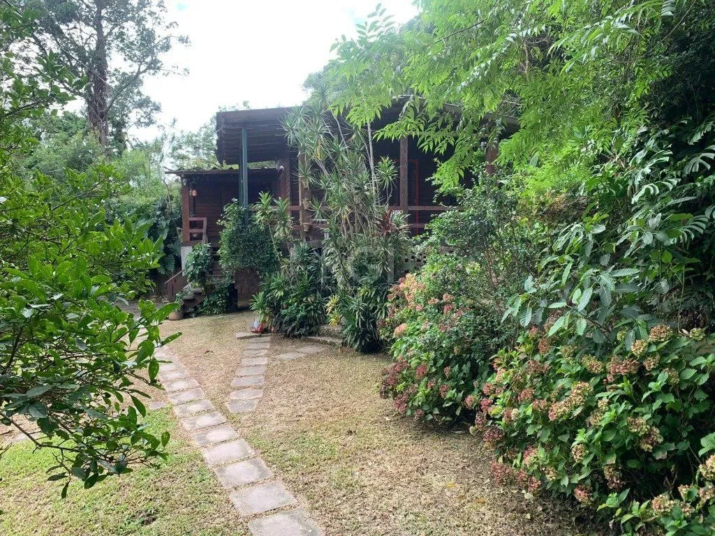 Imagem Terreno de 5.280 m², com 3 casas, no bairro Ponta Grossa, em Porto Alegre.