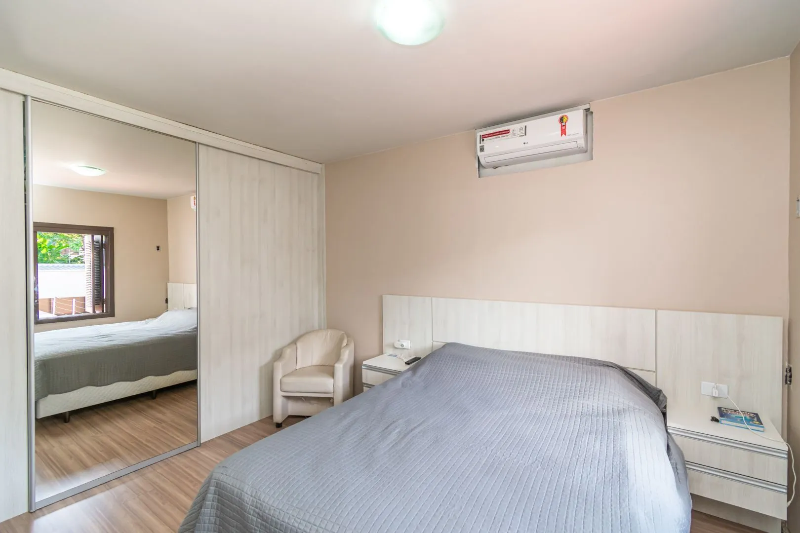 Imagem Casa 03 dormit (suíte e closet) e 4 vagas, na Vila Ipiranga, em Porto Alegre, RS