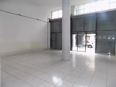 Imagem MÁFFER IMÓVEIS ALUGA LOJA COMERCIAL COM MEZANINO - BAIRRO CIDADE BAIXA Localização privilegiada, em uma das áreas mais movimentadas da Cidade Baixa, com grande fluxo de pedestres e veículos.