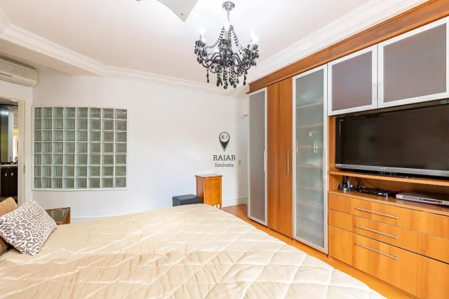 Imagem Casa de Alto Padrão "Mobiliada"

Com quatro quartos, duas suítes com hidro, espaço gourmet, acade...