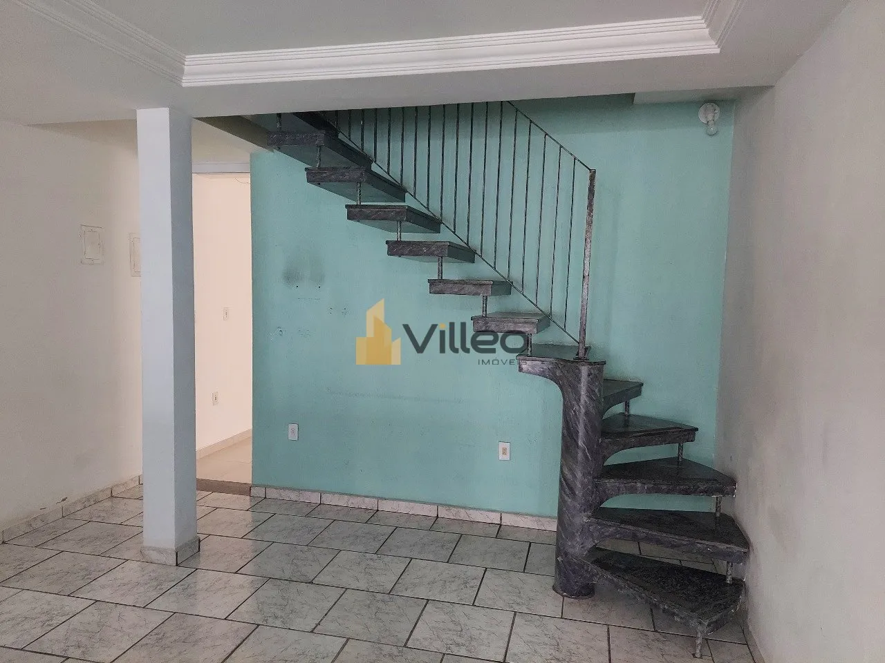 Imagem Localizada na Avenida Doutor Ulisses Guimarães, 2020 - Jardim Santo André 2, esta ampla casa comer...